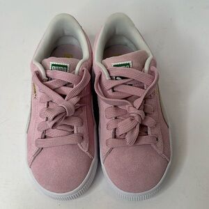 Girls new never used pink suede puma